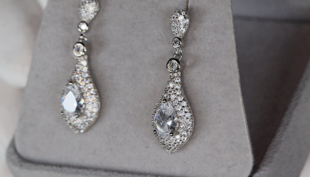 womens classy diamond earrings