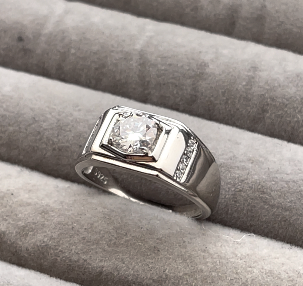 
            
                Load image into Gallery viewer, Mens Moissanite Diamond Ring
            
        