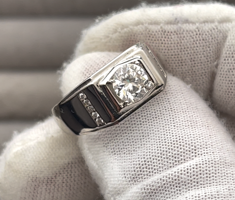 
            
                Load image into Gallery viewer, Mens Moissanite Diamond Ring
            
        