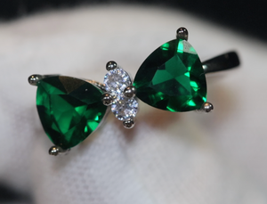 Green Diamond Ribbon Ring