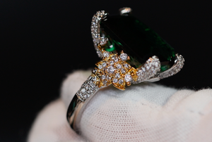 Green Diamond Engagement Ring | Big Emerald Ring