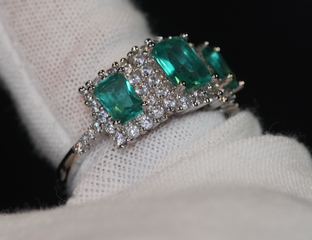 
            
                Load image into Gallery viewer, Green Diamond Engagement Rings | Green Diamond Ring | Womens Green Diamond Ring | Promise Ring | Womens Engagement Ring | Halo Ring
            
        