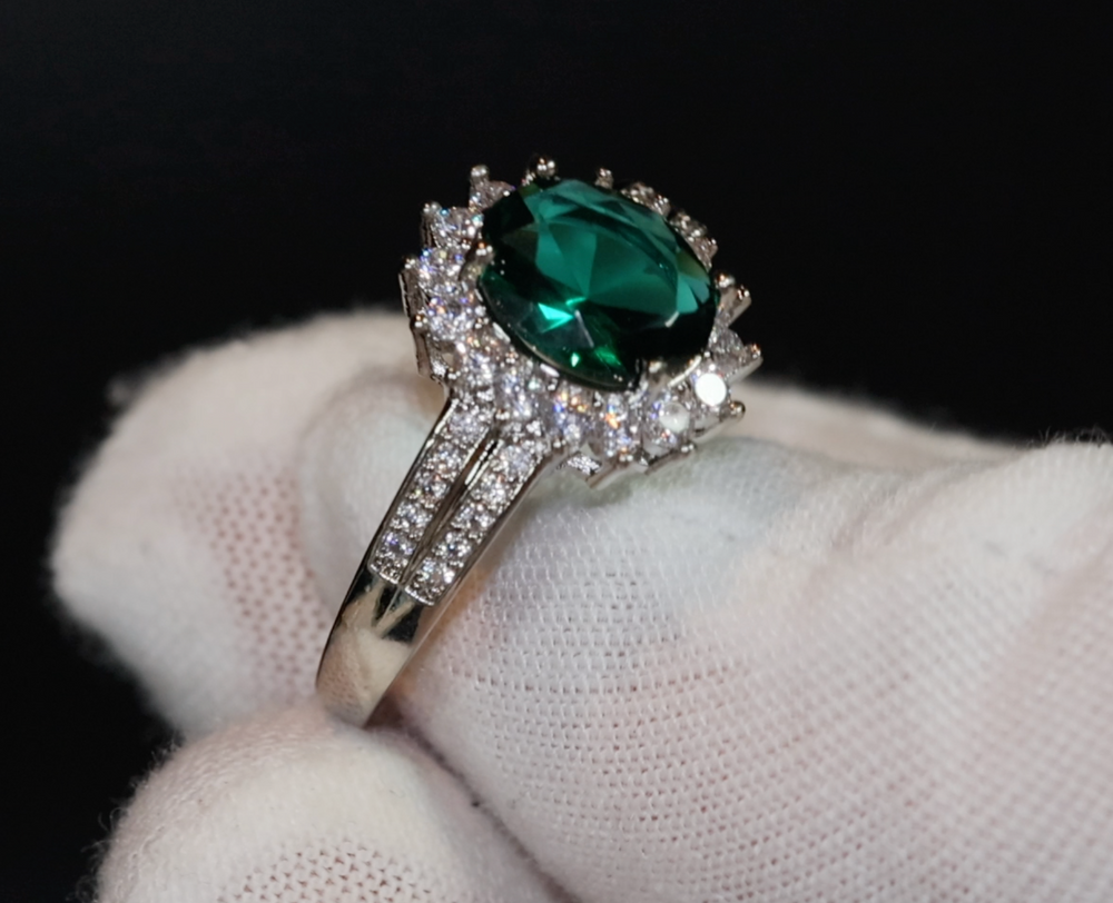 Emerald Green Diamond Ring | Green Diamond Ring