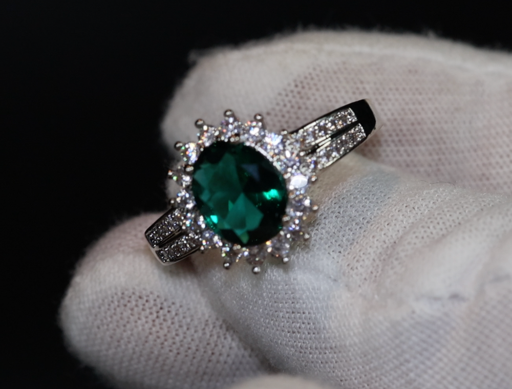 Emerald Green Diamond Ring | Green Diamond Ring