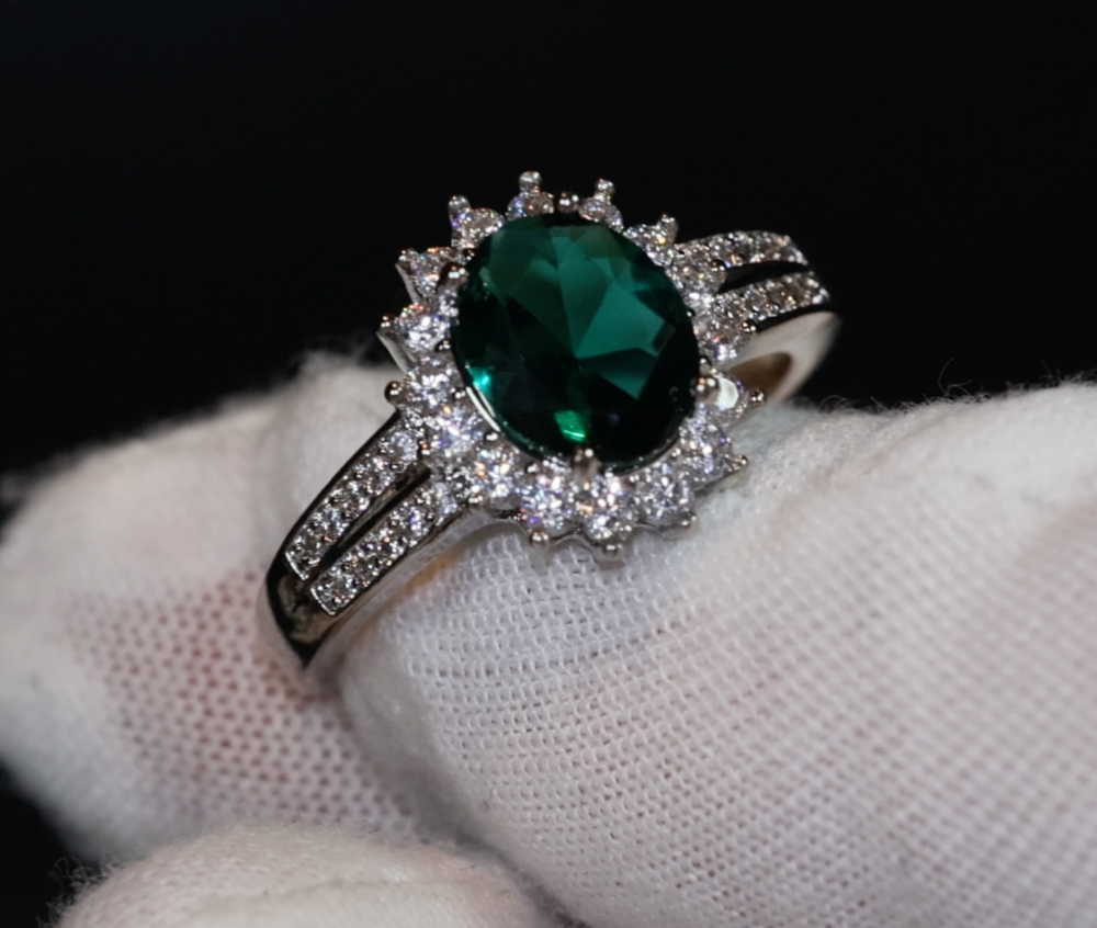 Emerald Green Diamond Ring | Green Diamond Ring