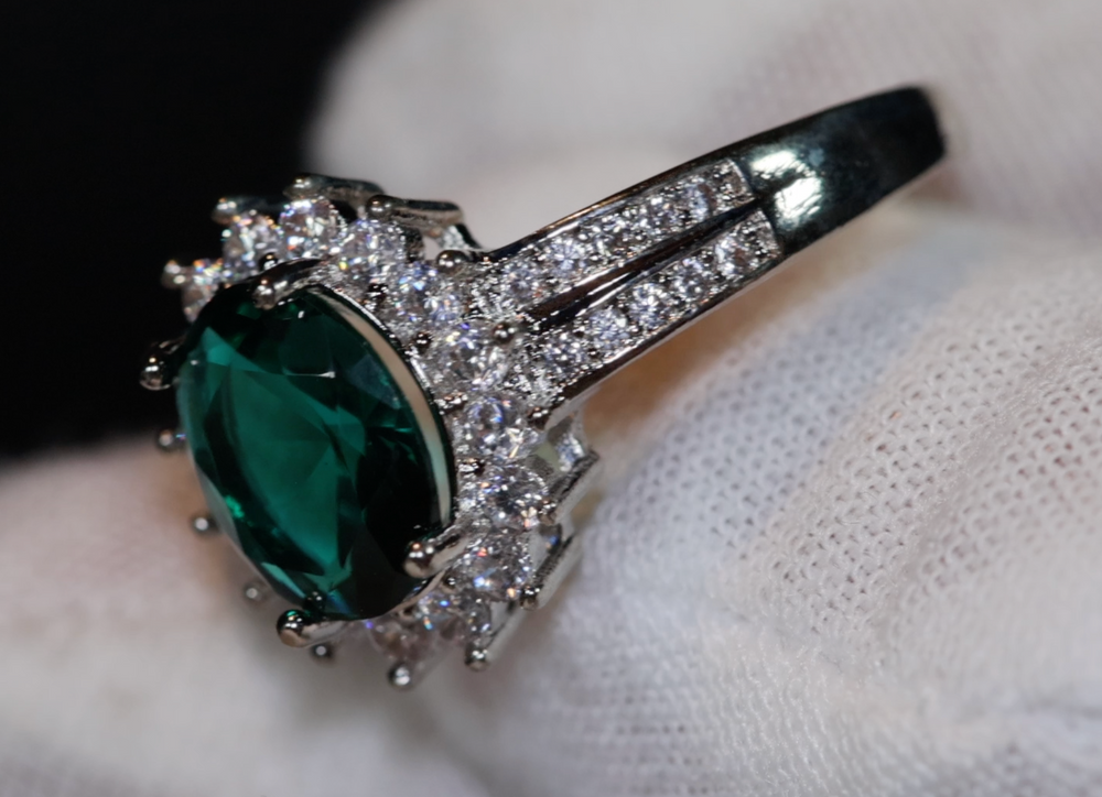 Emerald Green Diamond Ring | Green Diamond Ring