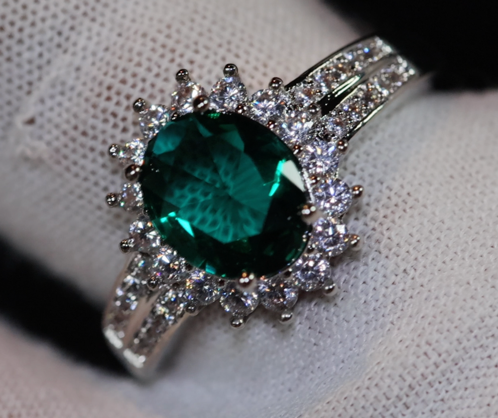 Emerald Green Diamond Ring | Green Diamond Ring