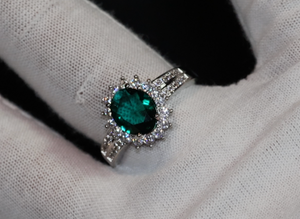 Emerald Green Diamond Ring | Green Diamond Ring