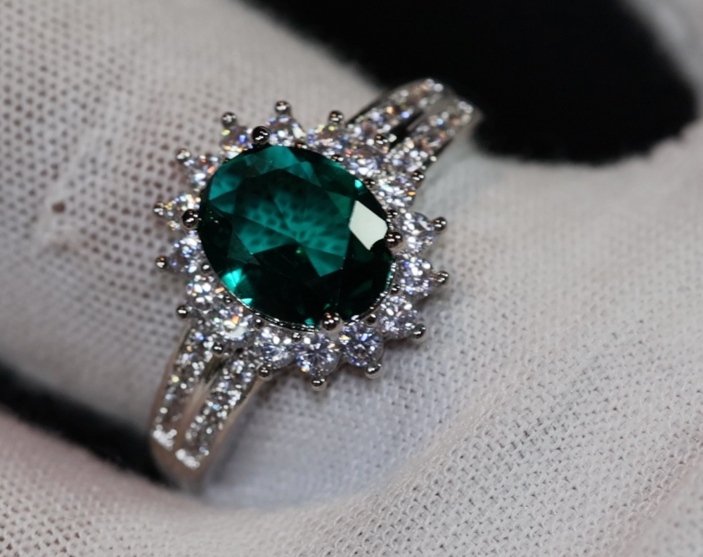 Emerald Green Diamond Ring | Green Diamond Ring