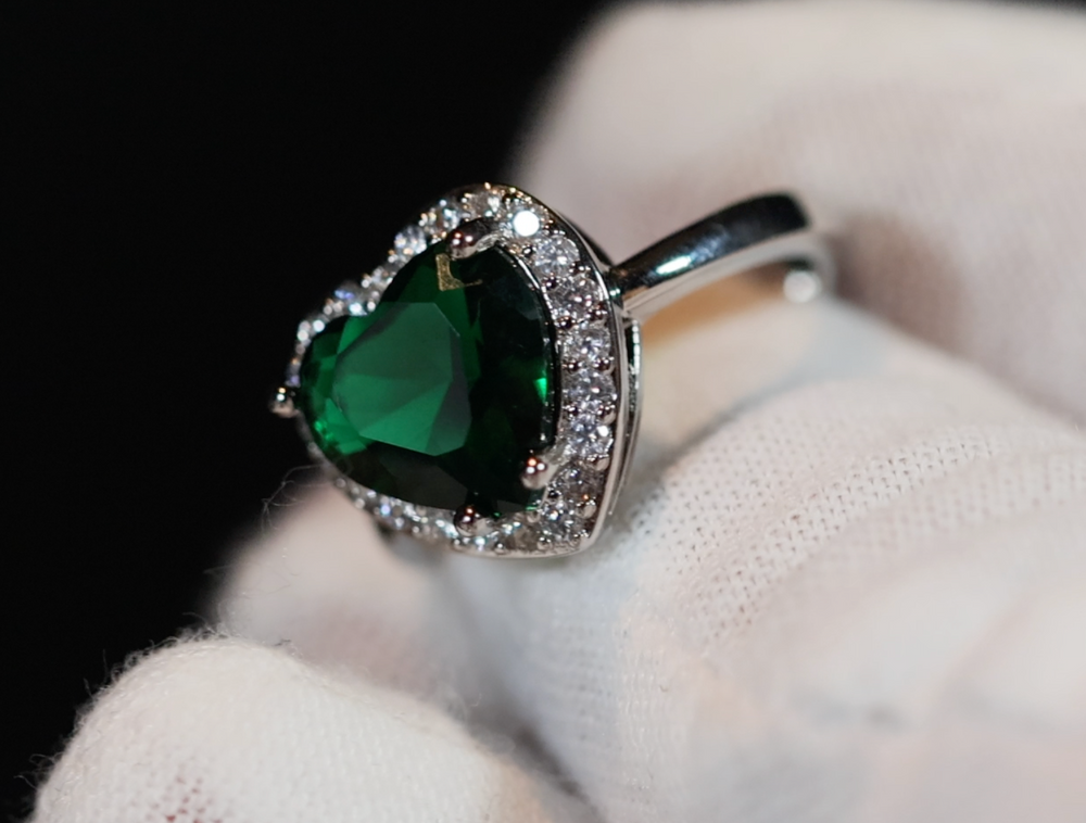 Heart Ring | Green Diamond Ring | Green Diamond Heart Ring