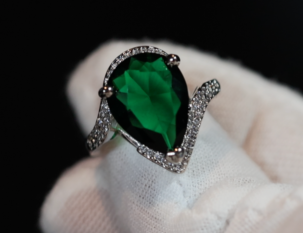 Green Diamond Ring | Green Diamond Engagement Ring