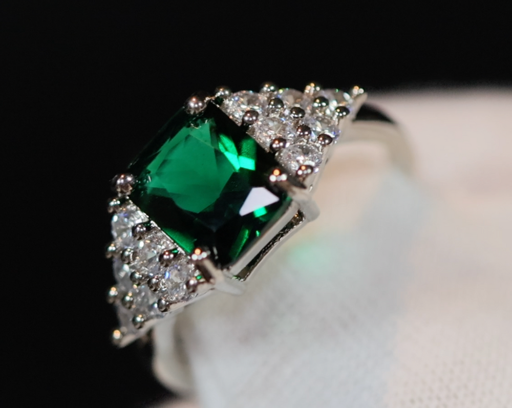 Green Diamond Ring | Green Diamond Engagement Ring