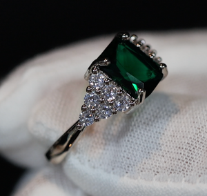 Green Diamond Ring | Green Diamond Engagement Ring