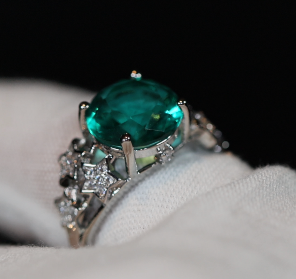 
            
                Load image into Gallery viewer, Big green diamond ring, Womens green diamond ring, Green gemstone ring
            
        