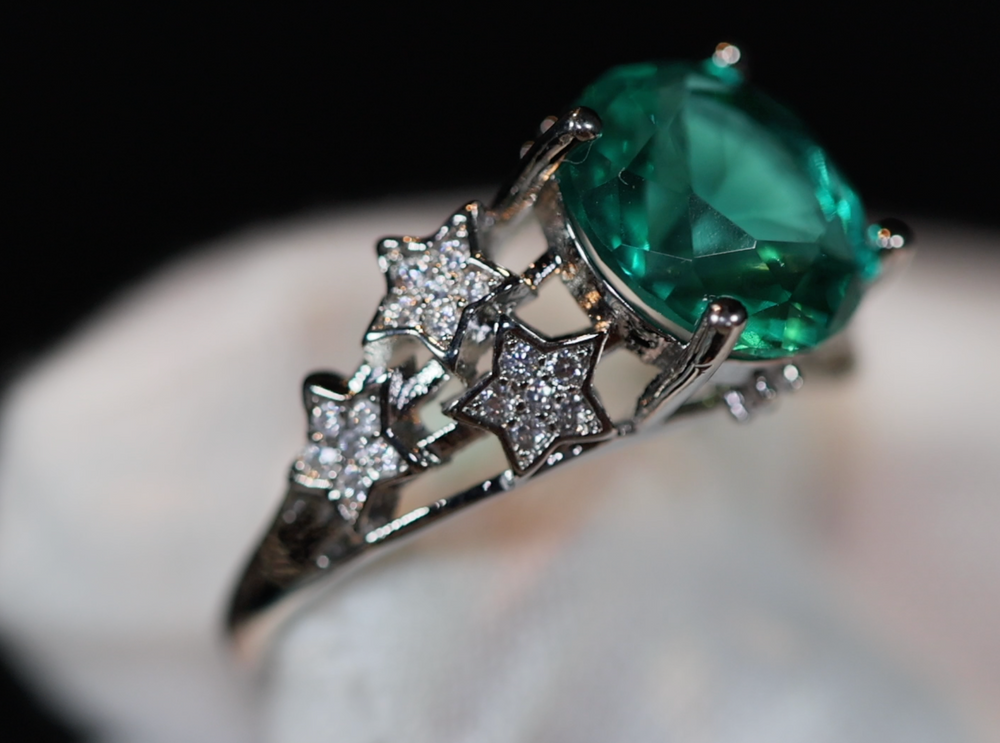 
            
                Load image into Gallery viewer, Big green diamond ring, Womens green diamond ring, Green gemstone ring
            
        
