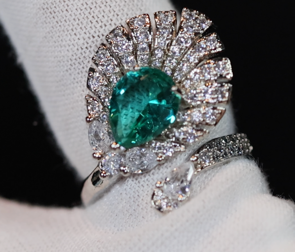 Green Diamond Engagement Ring | Peacock Diamond Ring | Green diamond feather ring