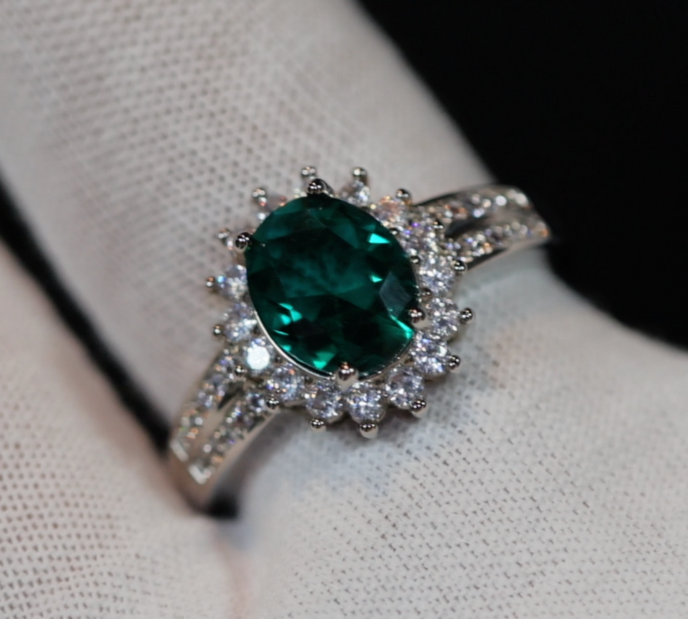 Emerald Green Diamond Ring | Green Diamond Ring