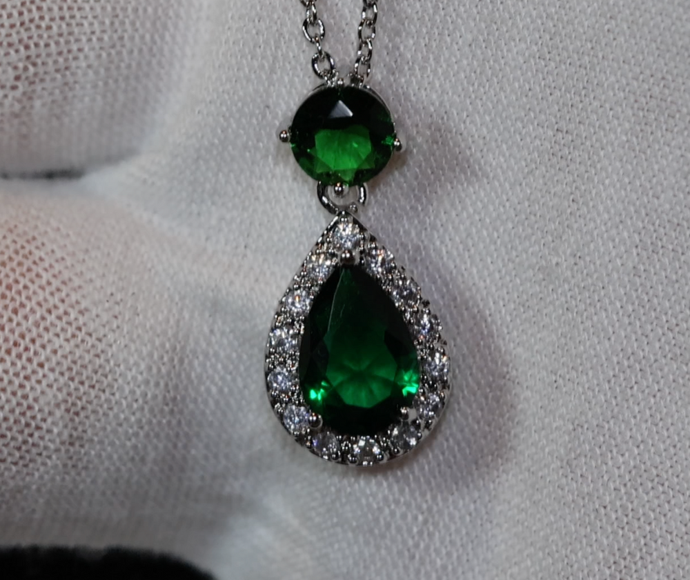 Emerald Diamond Necklace | Green Diamond Pendant | Green Diamond Necklace