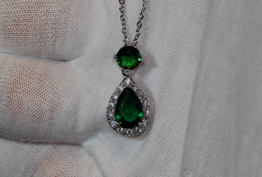 Emerald Diamond Necklace | Green Diamond Pendant | Green Diamond Necklace