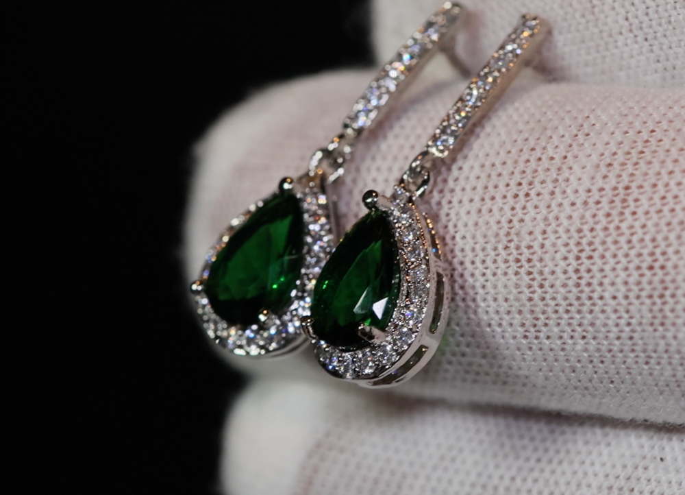 Green Diamond Earrings | Emerald Green Diamond Earrings