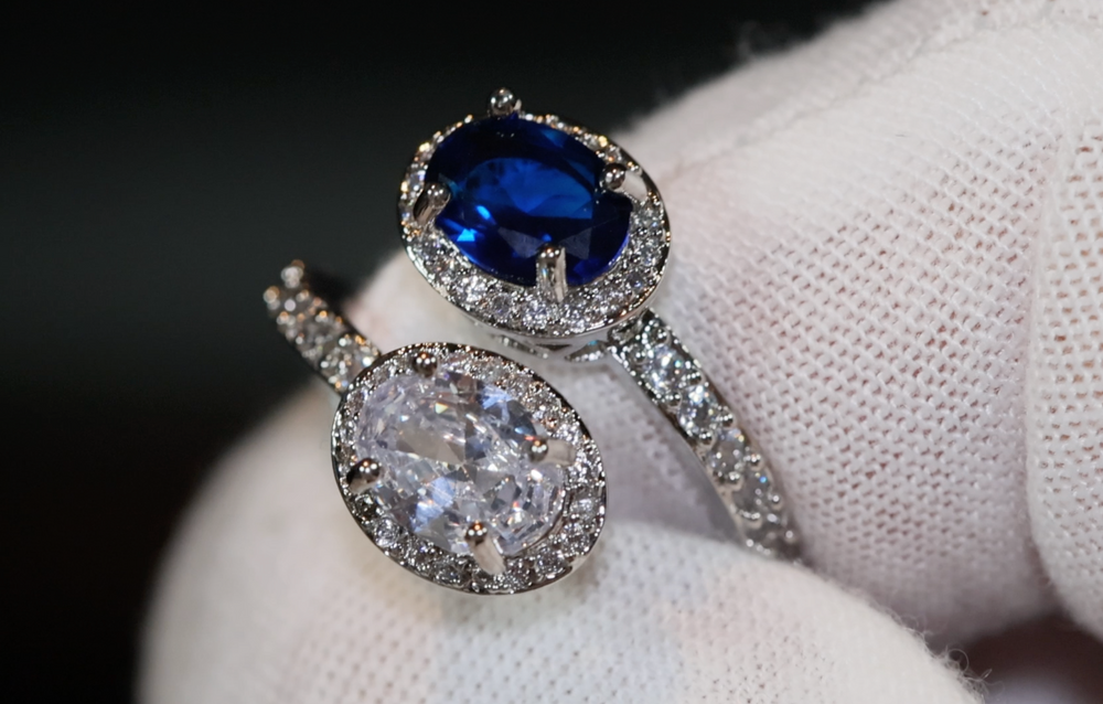 
            
                Load image into Gallery viewer, Blue Diamond Ring | Blue Engagement Ring | Wedding Ring
            
        