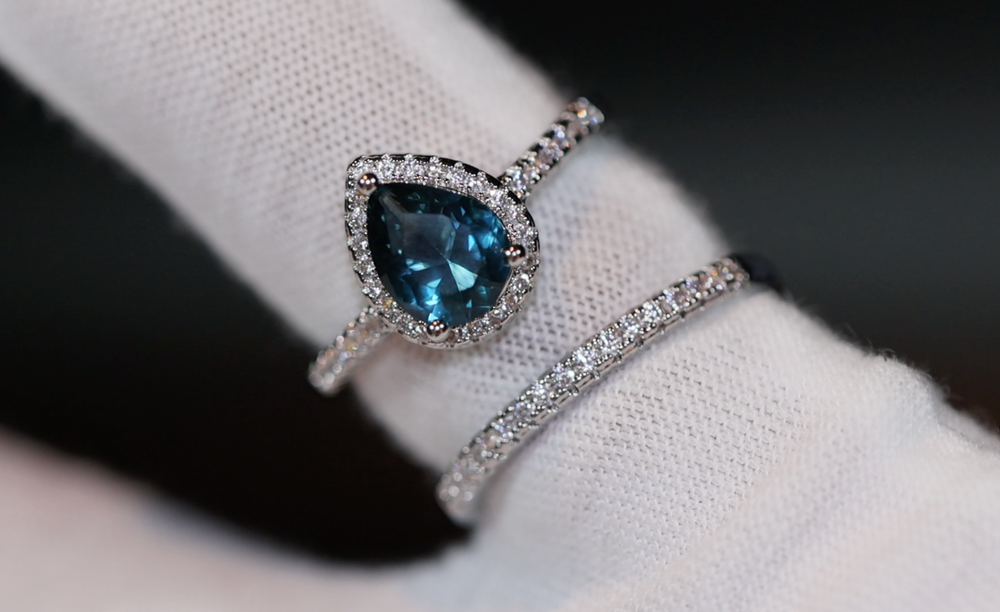 
            
                Load image into Gallery viewer, Blue Wedding Ring | Blue Diamond Wedding Ring Set | Teardrop Ring | Pear Cut Ring | Blue Diamond Ring | Blue Engagement Ring | Wedding Ring
            
        