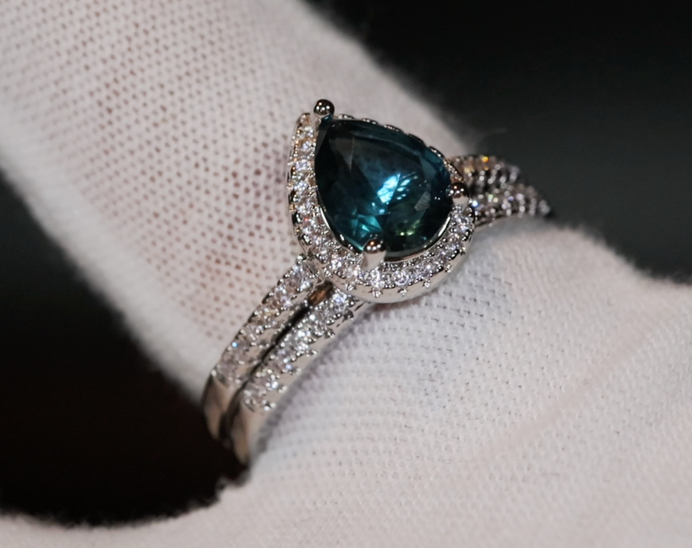 
            
                Load image into Gallery viewer, Blue Wedding Ring | Blue Diamond Wedding Ring Set | Teardrop Ring | Pear Cut Ring | Blue Diamond Ring | Blue Engagement Ring | Wedding Ring
            
        