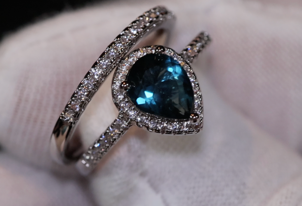 
            
                Load image into Gallery viewer, Blue Wedding Ring | Blue Diamond Wedding Ring Set | Teardrop Ring | Pear Cut Ring | Blue Diamond Ring | Blue Engagement Ring | Wedding Ring
            
        
