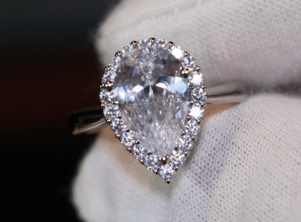 Pear cut diamond ring