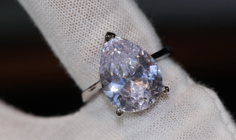 Pear cut diamond ring