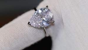 Pear cut diamond ring