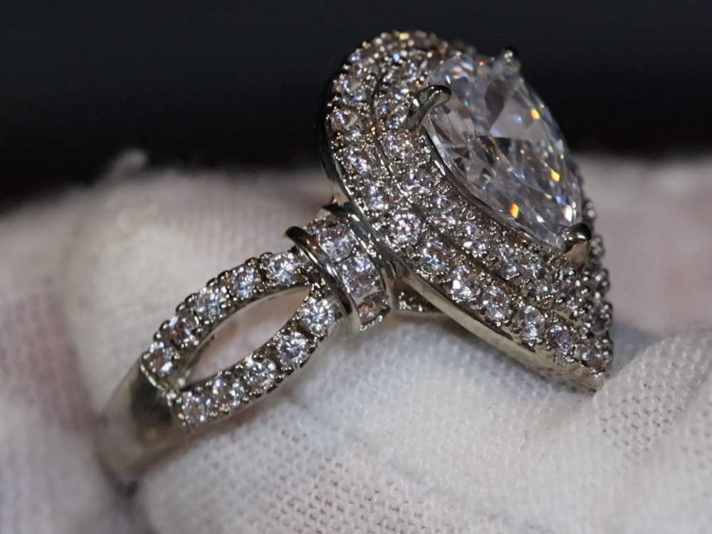 
            
                Load image into Gallery viewer, Teardrop Ring | Pear Shape Ring | Teardrop Engagement Ring | Tear Drop Ring | Engagement Ring |  Diamond Rings | Womens Wedding Rings
            
        