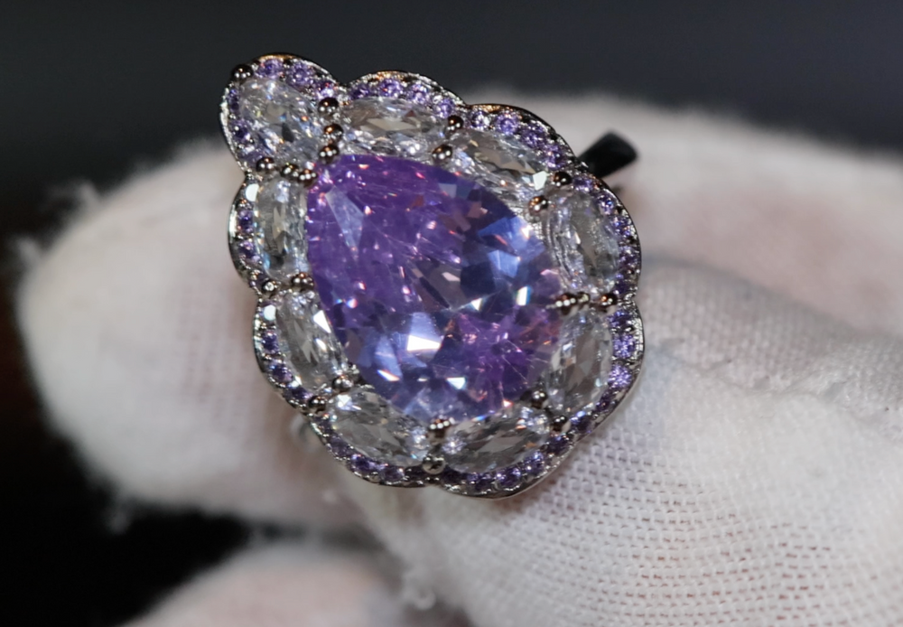 
            
                Load image into Gallery viewer, Purple Diamond Ring | Purple Diamond Engagement Ring
            
        