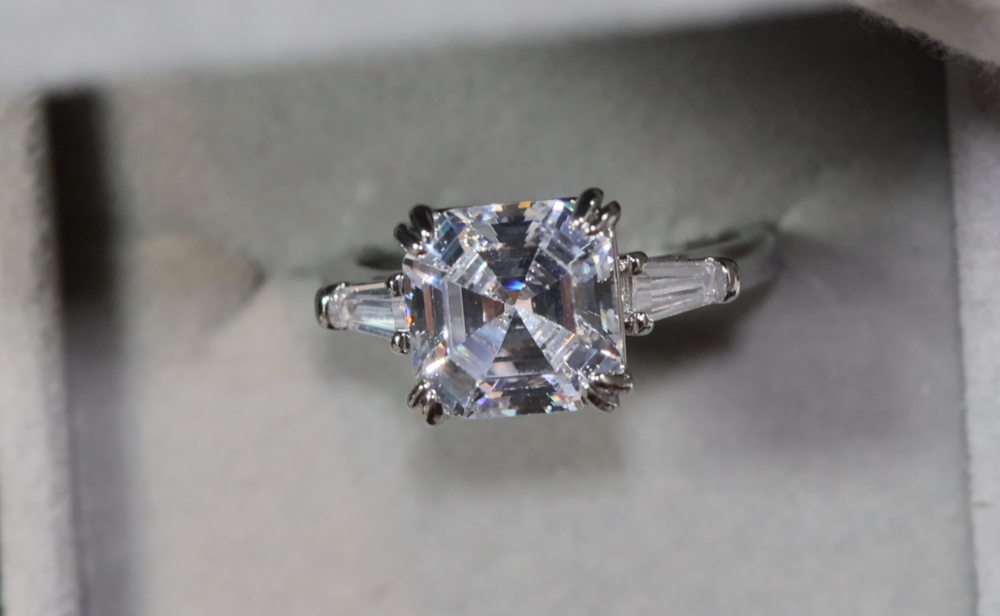 
            
                Load image into Gallery viewer, Womens Asscher Diamond Ring
            
        