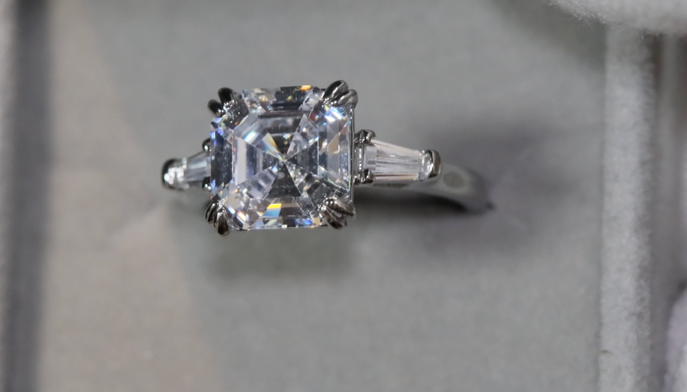 
            
                Load image into Gallery viewer, Asscher Diamond Engagement Ring
            
        
