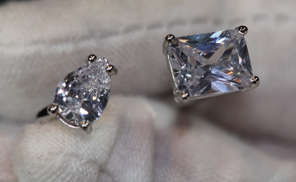 
            
                Load image into Gallery viewer, Promise Ring | Engagement Ring | Pear Cut Diamond Ring | Womens Fashion Ring
            
        