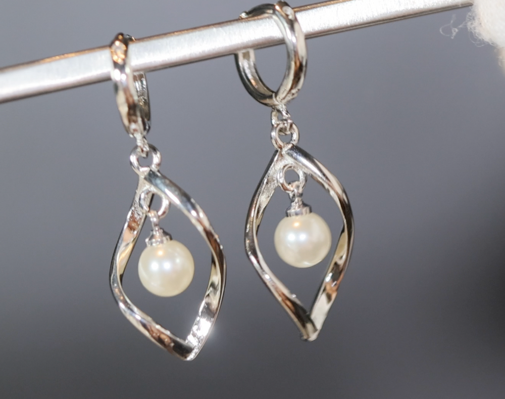
            
                Load image into Gallery viewer, Pearl Earrings | Silver Pearl Earrings | Womens Pearl Earrings | Pearl earrings for Women | Girls Pearl Earrings | Ladies Pearl Earrings
            
        