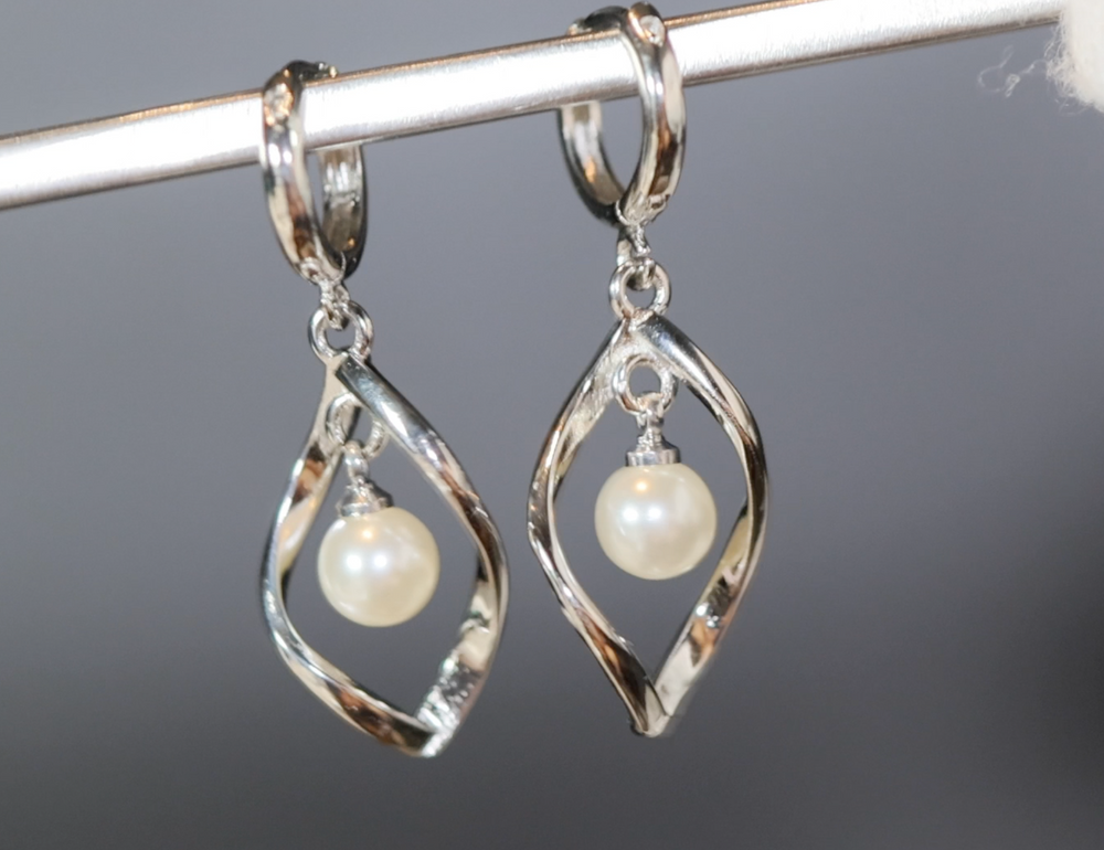 
            
                Load image into Gallery viewer, Pearl Earrings | Silver Pearl Earrings | Womens Pearl Earrings | Pearl earrings for Women | Girls Pearl Earrings | Ladies Pearl Earrings
            
        