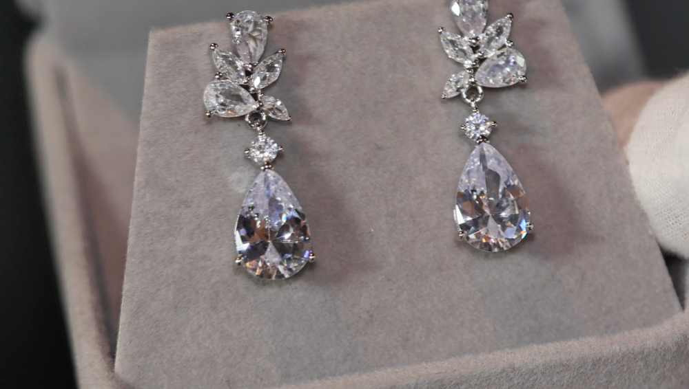 Teardrop Diamond Earrings | Pear Cut Diamond Earrings | Classy Earrings