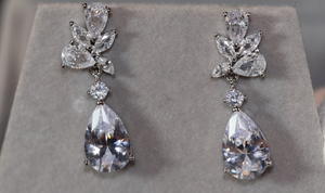 Teardrop Diamond Earrings | Pear Cut Diamond Earrings | Classy Earrings