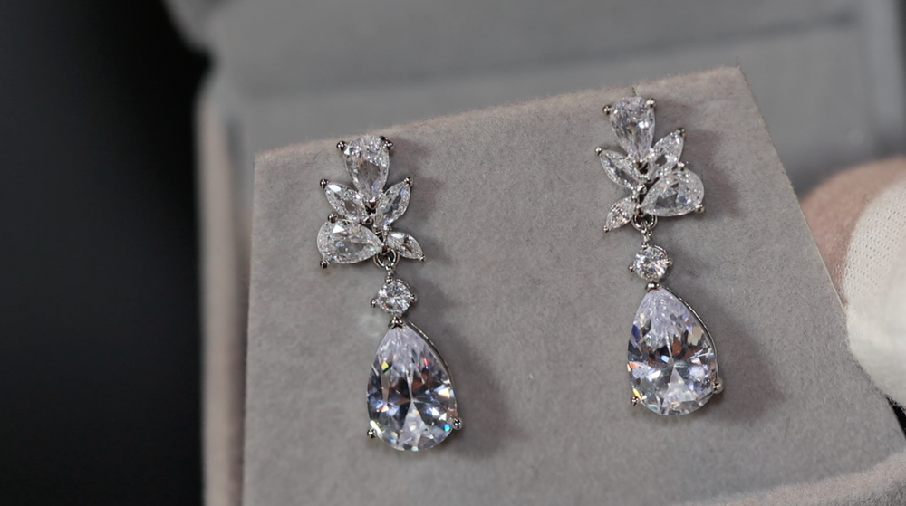 Teardrop Diamond Earrings | Pear Cut Diamond Earrings | Classy Earrings