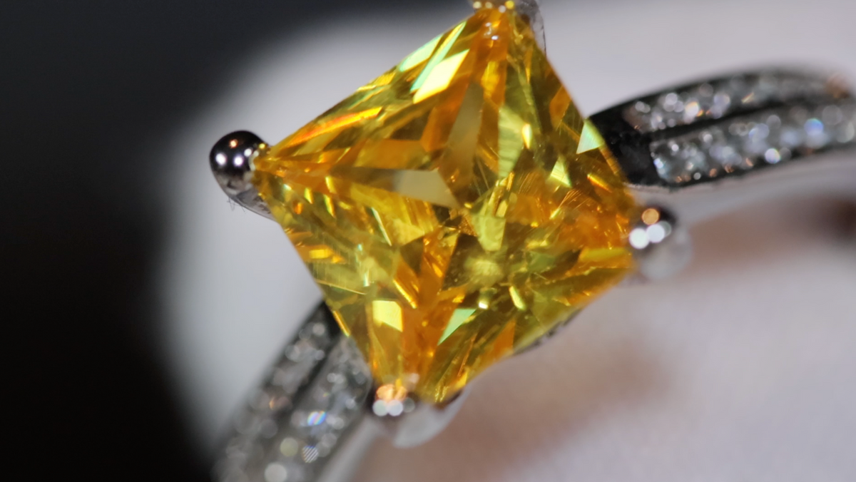 Yellow Diamond Ring | Yellow Diamond Engagement Rings | Solitaire Diam ...