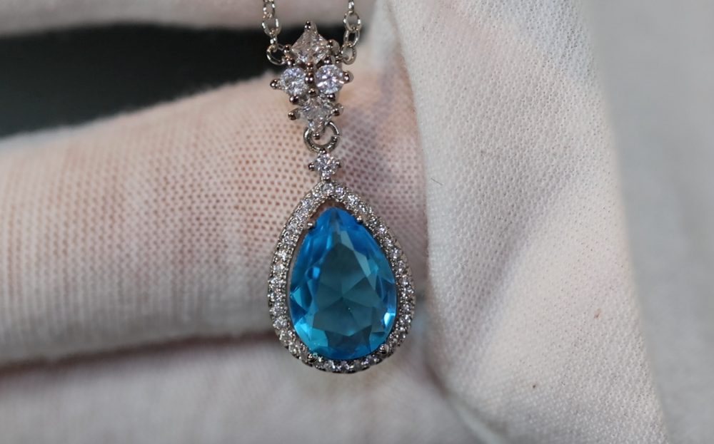 AQUAMARINE BLUE DIAMOND PENDANT & NECKLACE