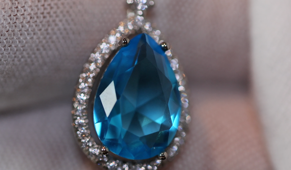 AQUAMARINE BLUE DIAMOND PENDANT & NECKLACE