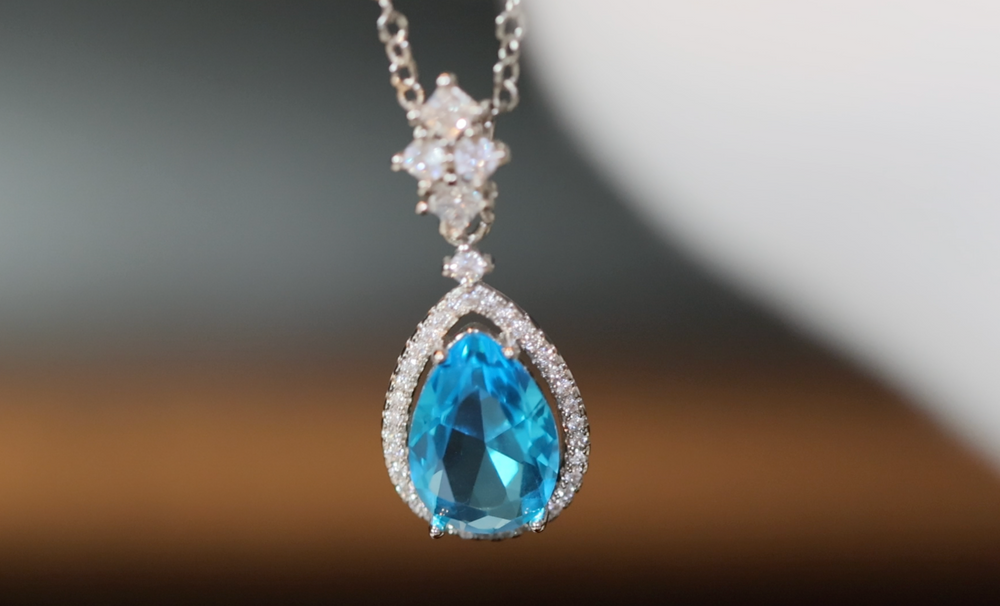 AQUAMARINE BLUE DIAMOND PENDANT & NECKLACE