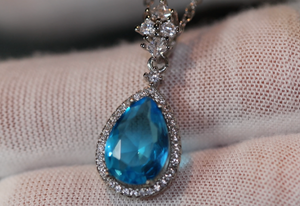 AQUAMARINE BLUE DIAMOND PENDANT & NECKLACE