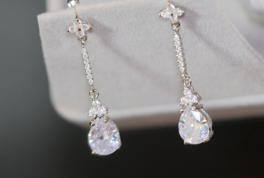 Pear cut diamond earrings | Diamond Earrings | Tear drop Earrings | Womens Classy Diamond Earrings