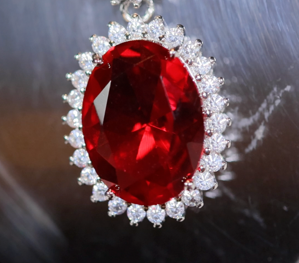 
            
                Load image into Gallery viewer, Womens Diamond Necklace | Red Diamond Necklace | Red Diamond Pendant
            
        