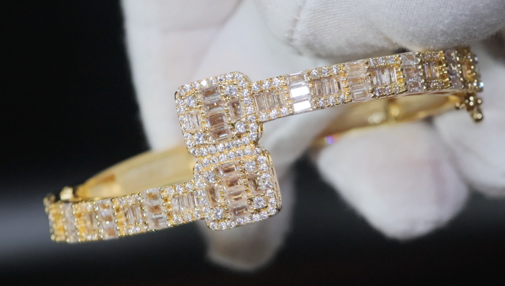 
            
                Load image into Gallery viewer, Baguette Diamond Bracelet
            
        