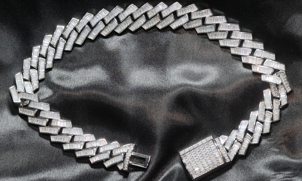 
            
                Load image into Gallery viewer, Iced Out Chain
            
        